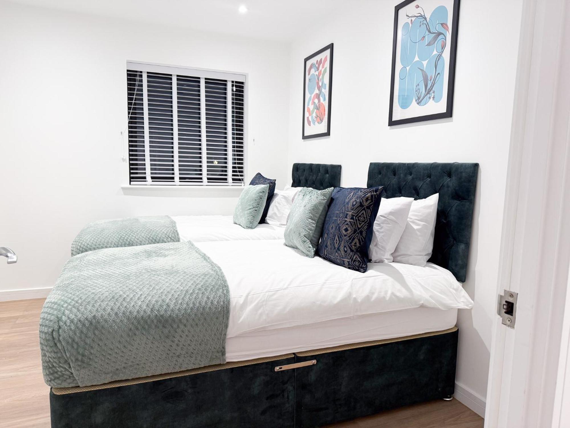 Spacious Modern 1 Bed Apartments In St Neots - Perfect For Contractors & Professionals - Free Parking - Wifi - Fully Equipped Kitchen - Smart Tv Ideal For Work Stays And Long Projects Exterior photo