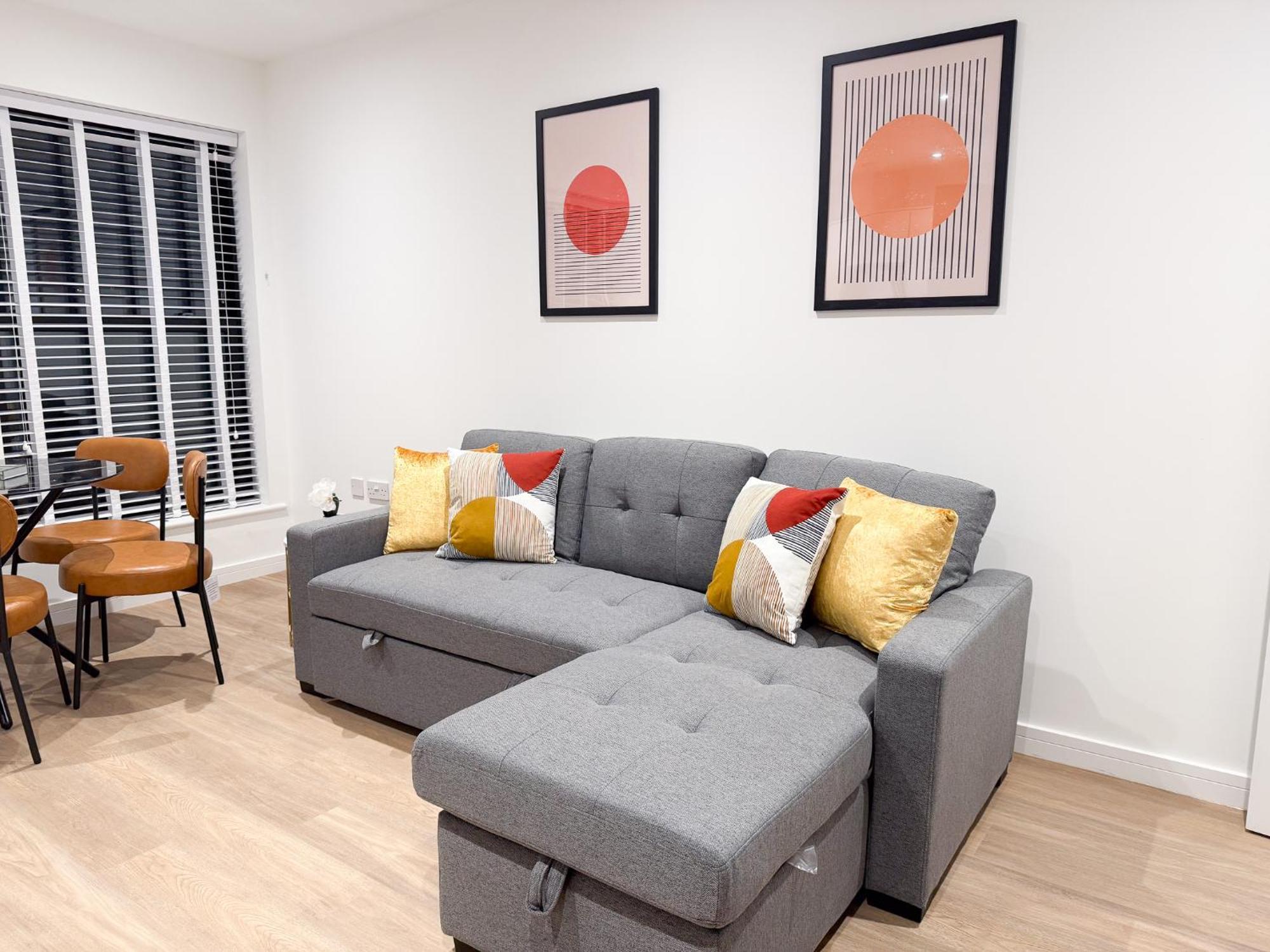 Spacious Modern 1 Bed Apartments In St Neots - Perfect For Contractors & Professionals - Free Parking - Wifi - Fully Equipped Kitchen - Smart Tv Ideal For Work Stays And Long Projects Exterior photo