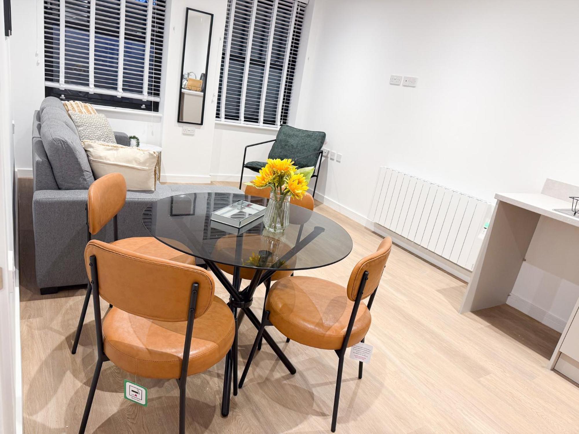 Spacious Modern 1 Bed Apartments In St Neots - Perfect For Contractors & Professionals - Free Parking - Wifi - Fully Equipped Kitchen - Smart Tv Ideal For Work Stays And Long Projects Exterior photo